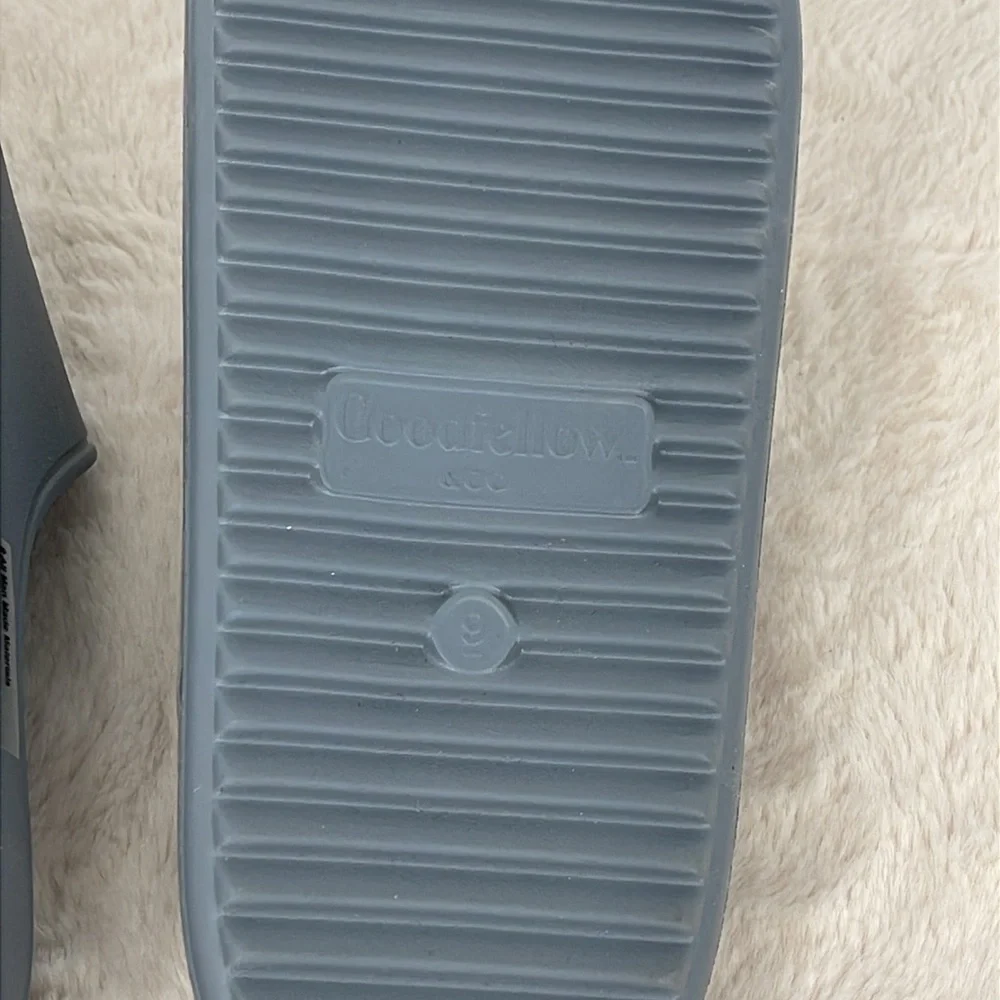 GOODFELLOW & CO SIZE 9 Men's Gray Slide Sandals